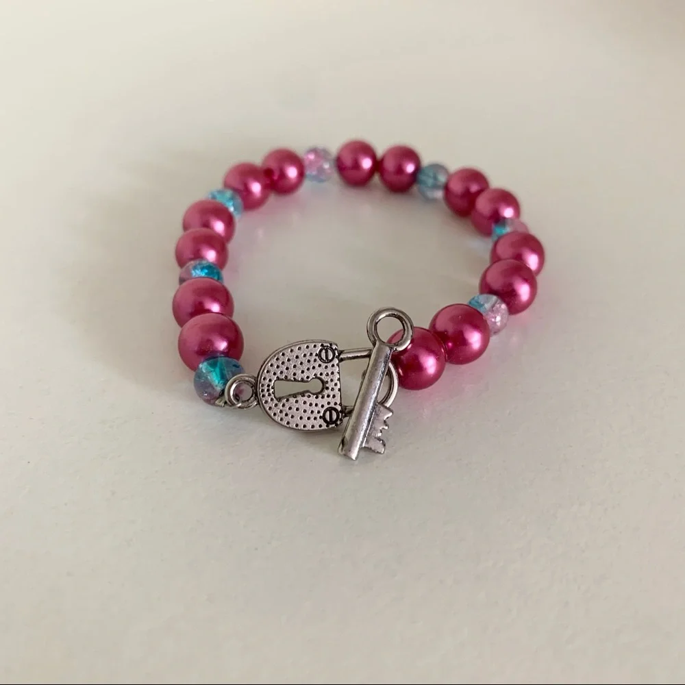Hold Y2K pink bead bracelet